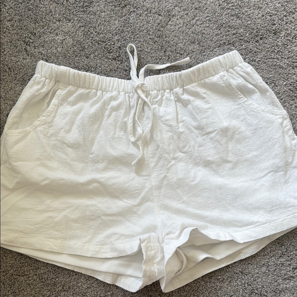 Women’s white linen shorts